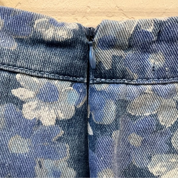 Denim Flower Mini-Skirt - Picture 4 of 5